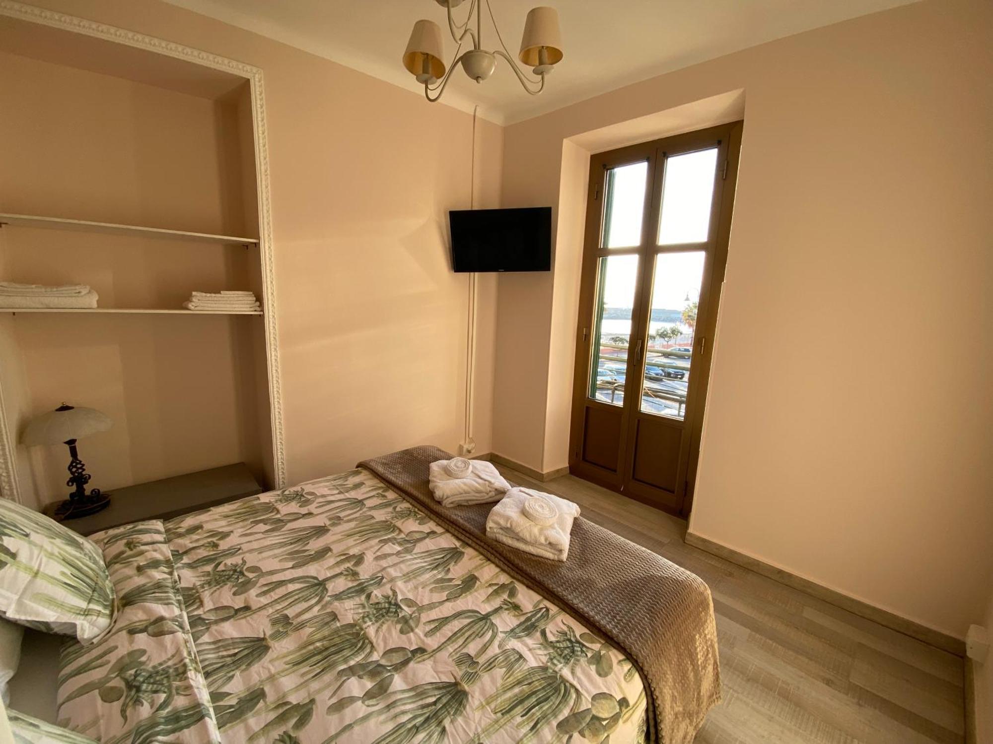L'Eternita' E' Il Mare Mischiato Col Sole Rimbaud Apartment Ventimiglia Exterior foto