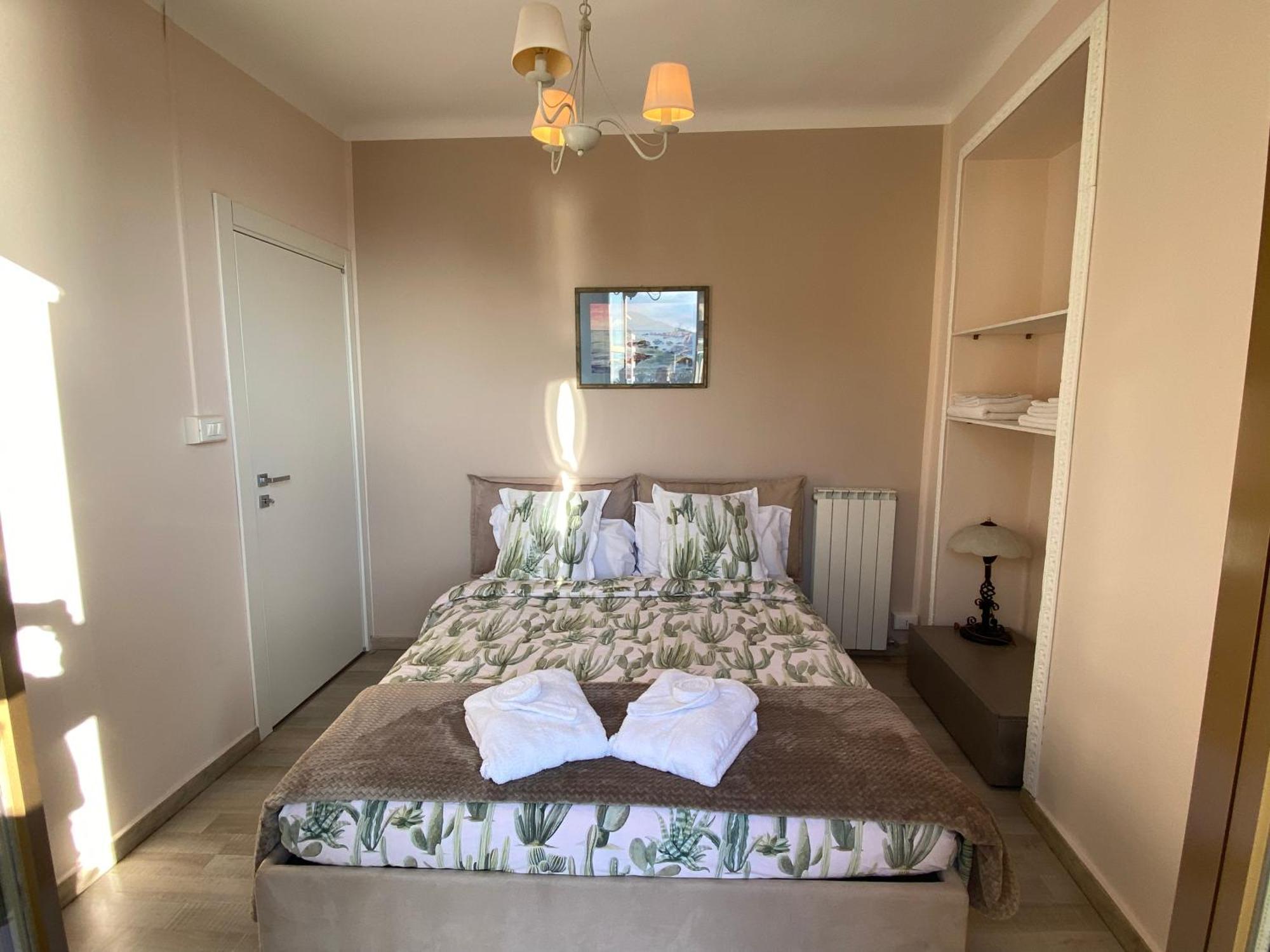 L'Eternita' E' Il Mare Mischiato Col Sole Rimbaud Apartment Ventimiglia Exterior foto